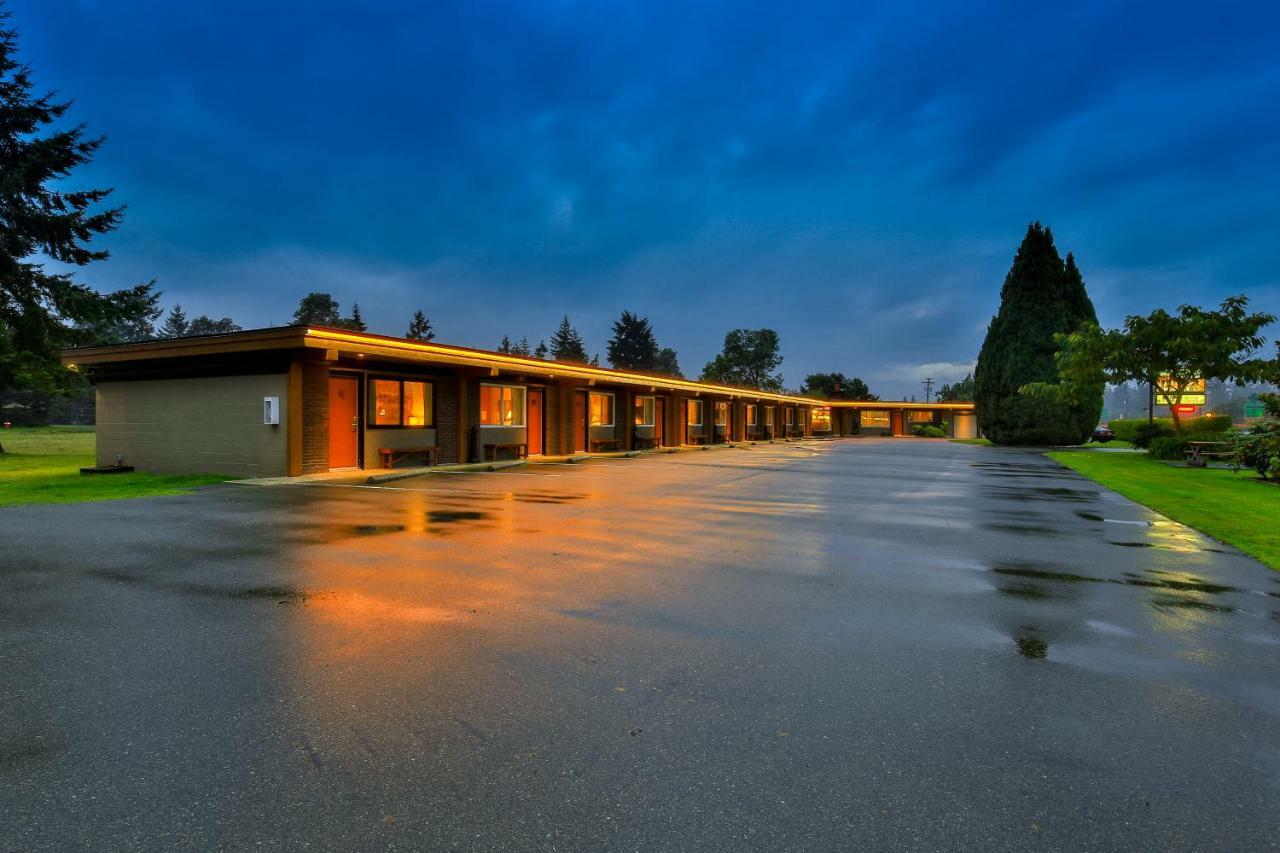 Arbutus Grove Motel Parksville Exterior photo