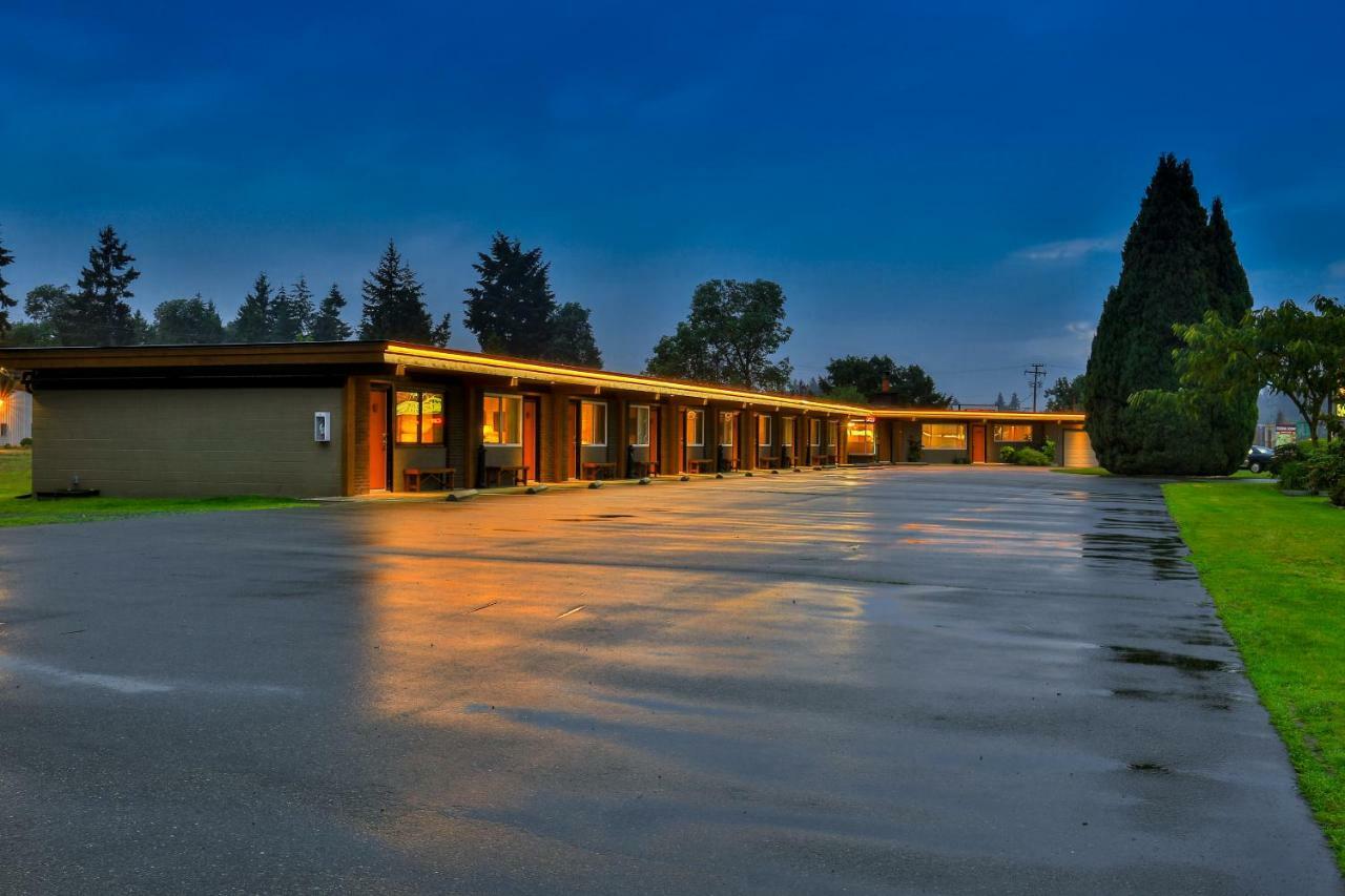 Arbutus Grove Motel Parksville Exterior photo