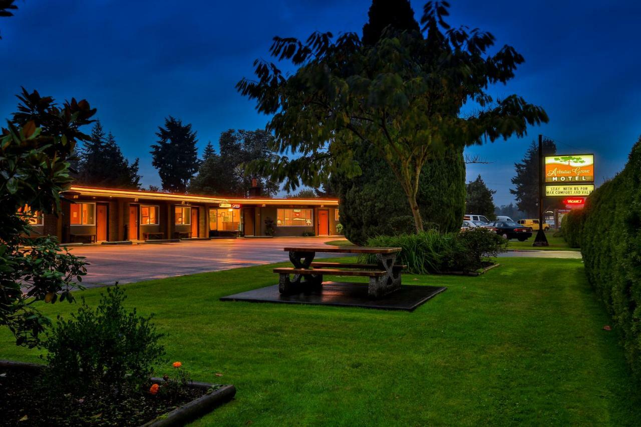Arbutus Grove Motel Parksville Exterior photo
