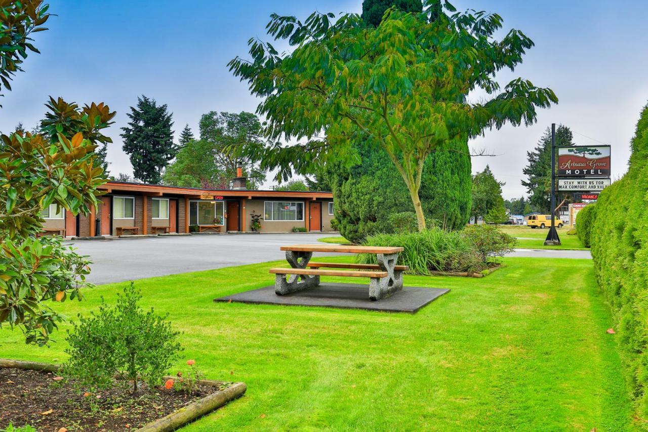Arbutus Grove Motel Parksville Exterior photo