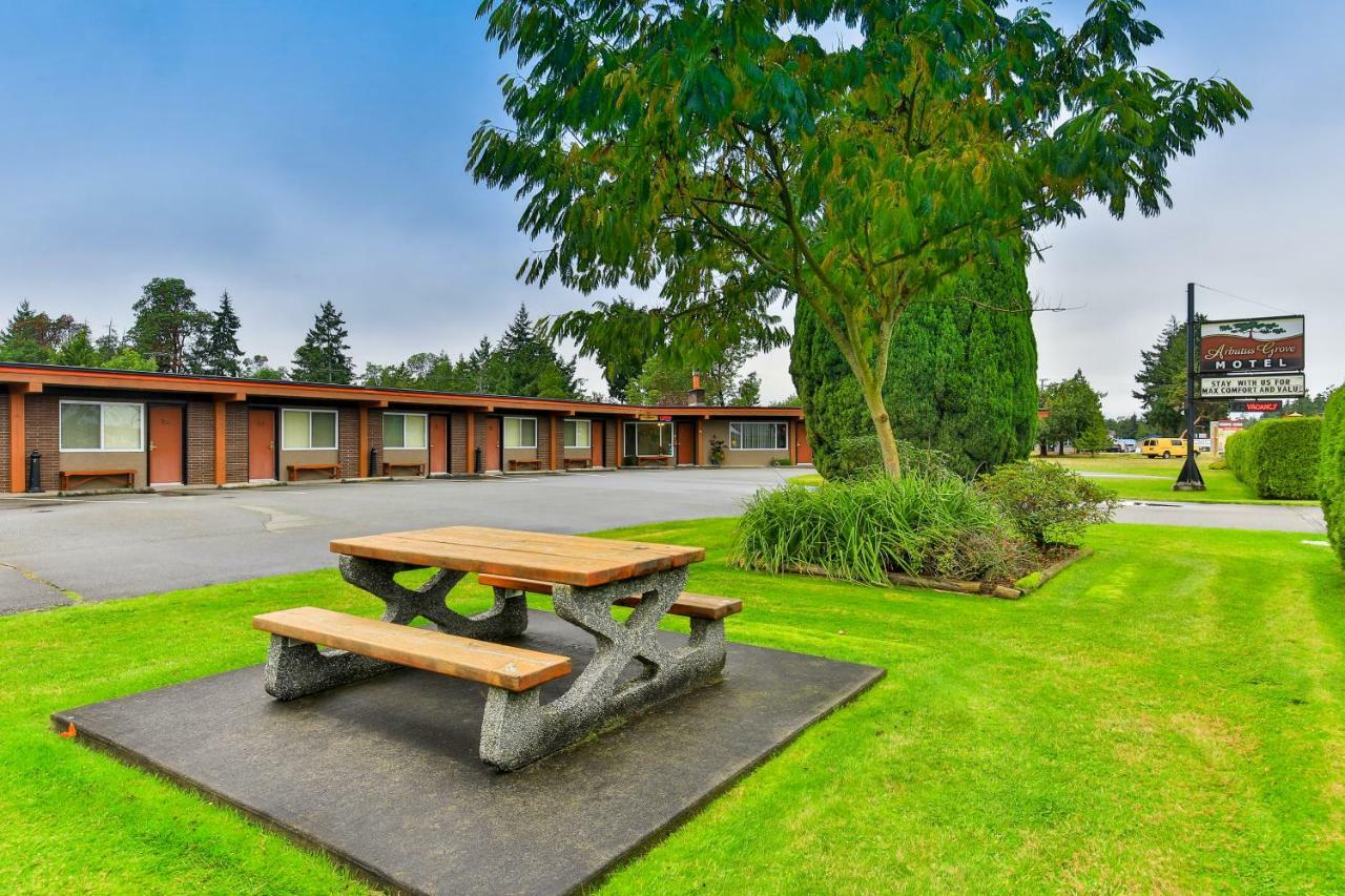 Arbutus Grove Motel Parksville Exterior photo